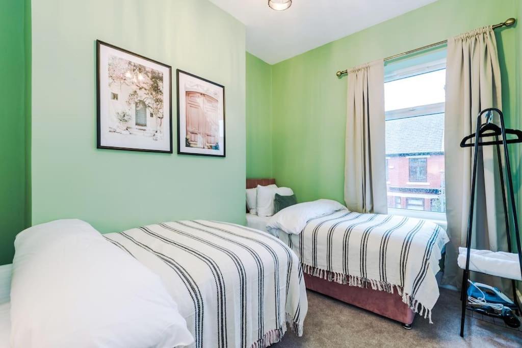 Villa 5 Bed Salford Sanctuary Retreat à Manchester Extérieur photo