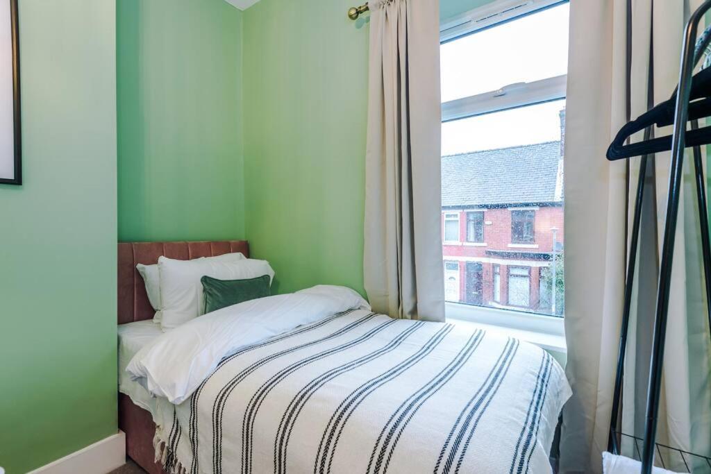 Villa 5 Bed Salford Sanctuary Retreat à Manchester Extérieur photo